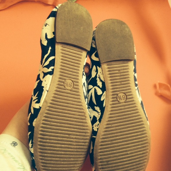 Navy blue and white slip on shoes - Picture 2 of 2