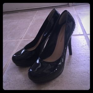 Arturo Chiang black pumps