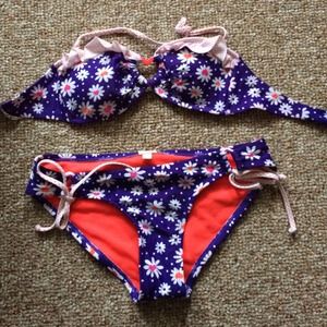 Sold. Cute daisy bandeau bikini