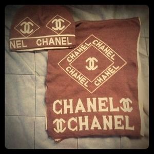 Matching hat and scarf 7$ today only