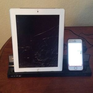 iPad, iPhone 4 double charging station