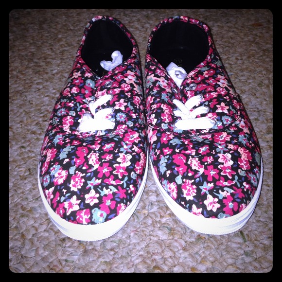 🚫SOLD ON VINTED🚫 NWOT floral print shoes