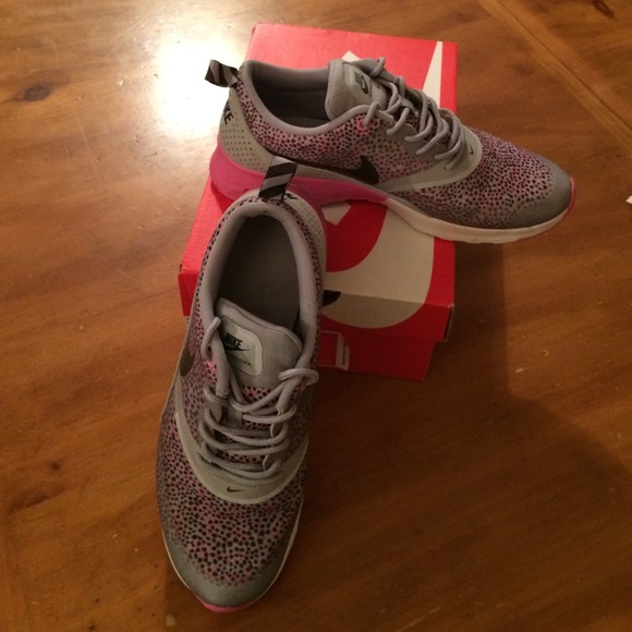 Super cute nike air max thea - Picture 1 of 2