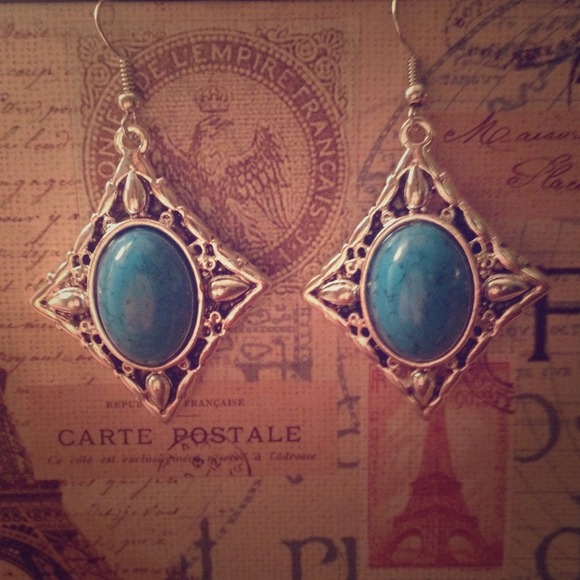 Dangle earrings