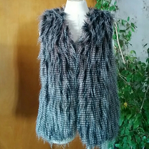 American Rag Jackets & Blazers - American rag faux fur vest