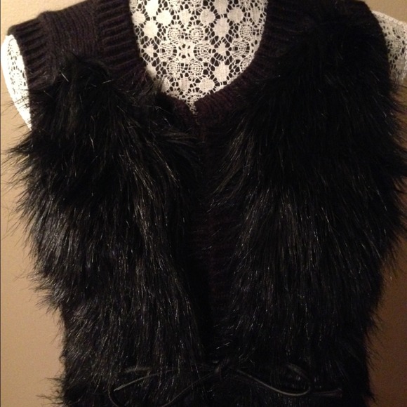 NWOT- H&M Black Fur Tie Sweater Vest - Picture 3 of 4