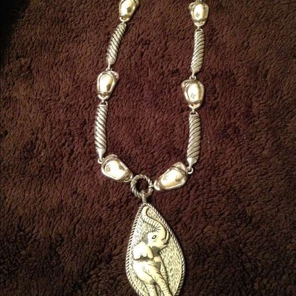 SILVER NECKLACE WITH ELEPHANT PENDANT & EARINGS
