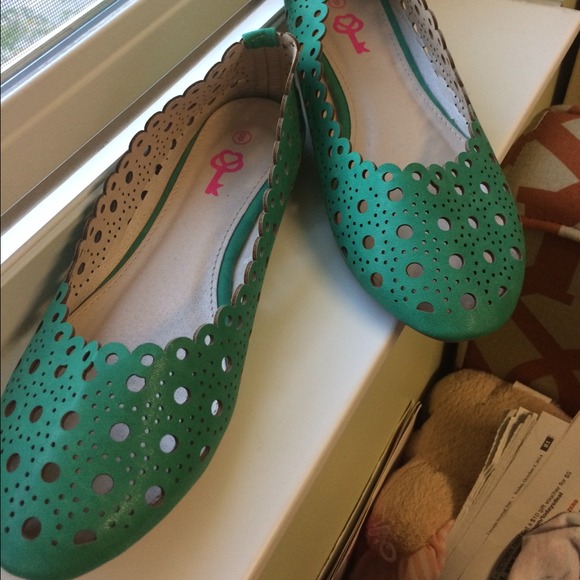 Charlotte Russe Scalloped Ballet Flats Brand NEW!
