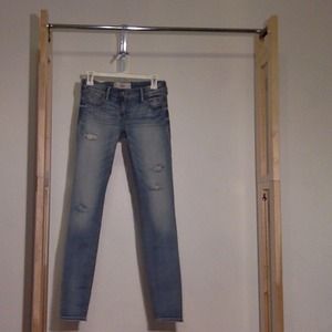 De stressed hollister jeans
