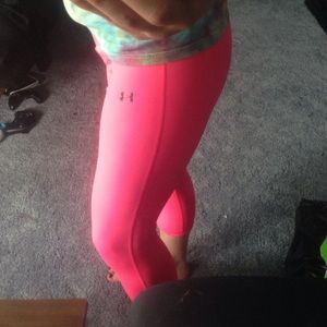 NWOT Under Armour Cropped Leggings