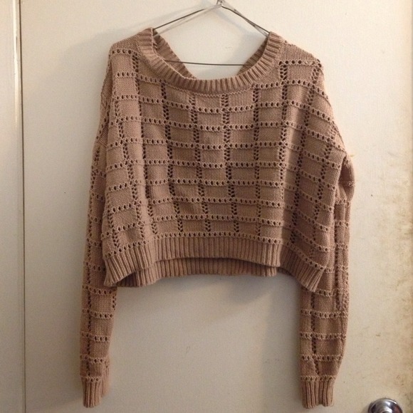 🚫SOLD ON VINTED🚫Tan cropped sweater
