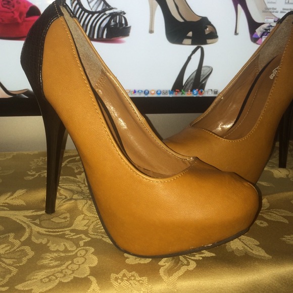 Colorblock Pumps - Picture 2 of 4