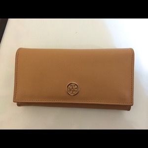 Tory Burch Robinson Frame Wallet (actual photos)