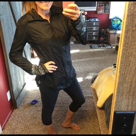 ❌reserved❌ Lululemon black zip up