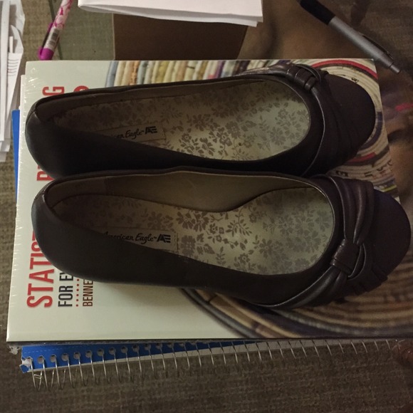 Brown dress shoes w/small heel