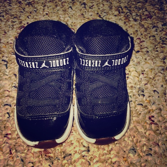 Baby jordan 11s (breds)