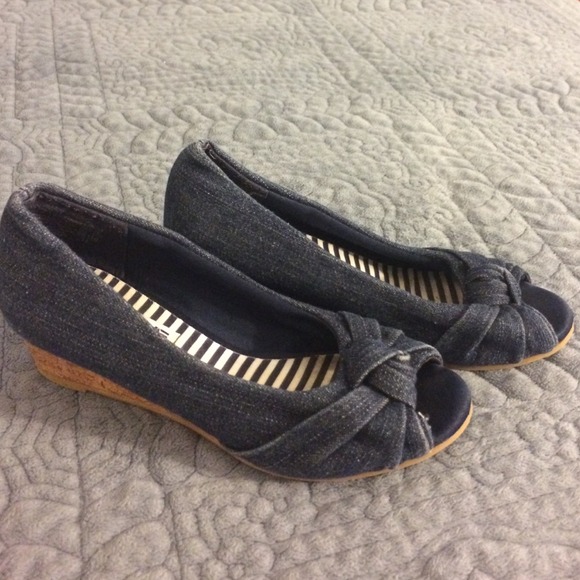 American eagle girls toddler wedge size 12