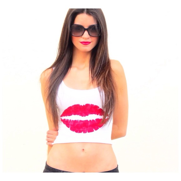 T-shirt with red lips