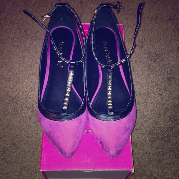 Sexy purple pointed toe flats