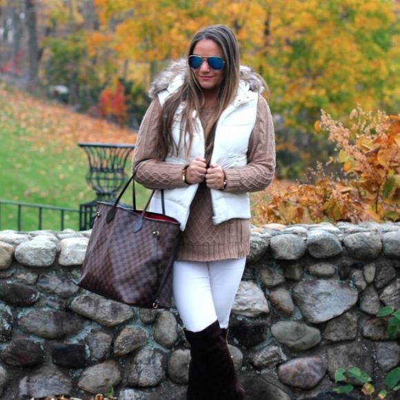 White Aeropostale Puffer Vest with Faux Fur Trim