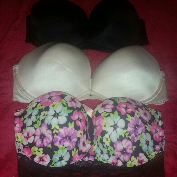lot of Victoria Secret bras