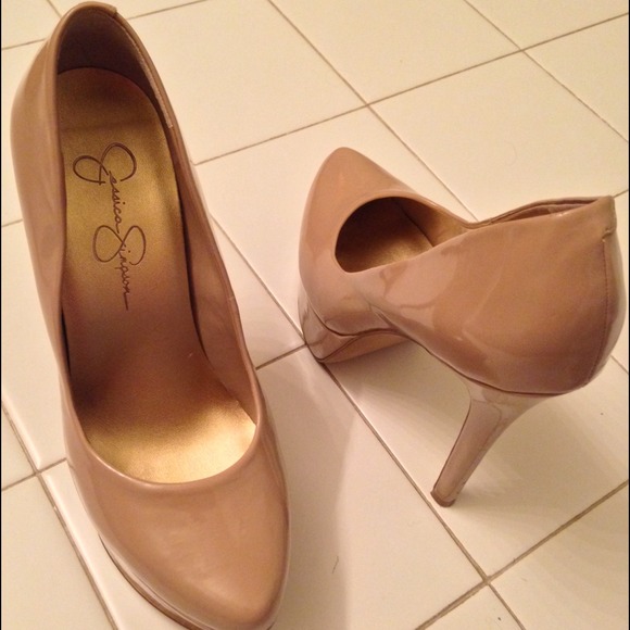 Jessica Simpson👠👠👡👡👡Nude pumps. Size 7.