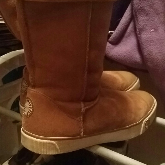 Authentic UGG - Picture 3 of 3