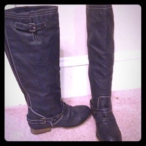Breckelle's Navy Outlaw boots. Size 8