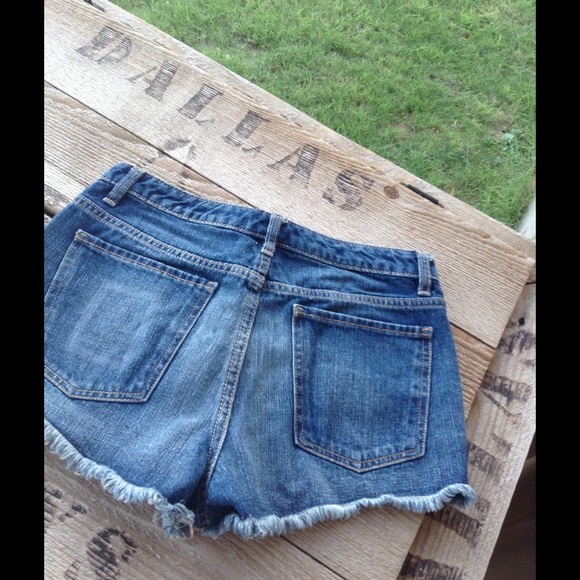 Cute high waisted denim shorts - Picture 2 of 2