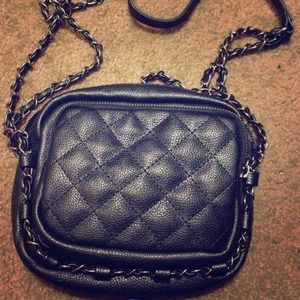 Black quilted forever 21 crossbody purse bag