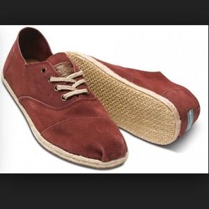 🎉FINAL SALE🎉 TOMS burgundy suede "Cordones"