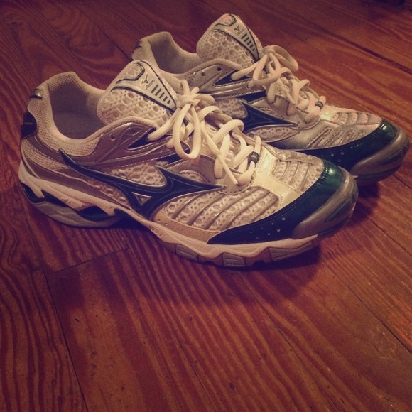 Mizuno Athletic Shoes size 8.5