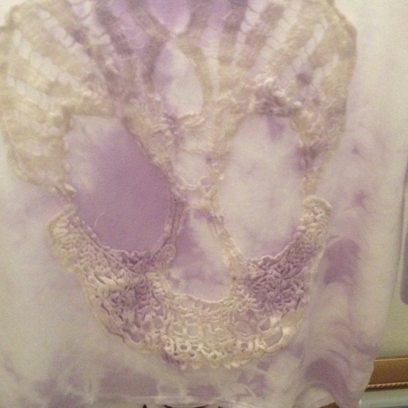 Purple & white skull sweater w/ slits in the back - Picture 2 of 3