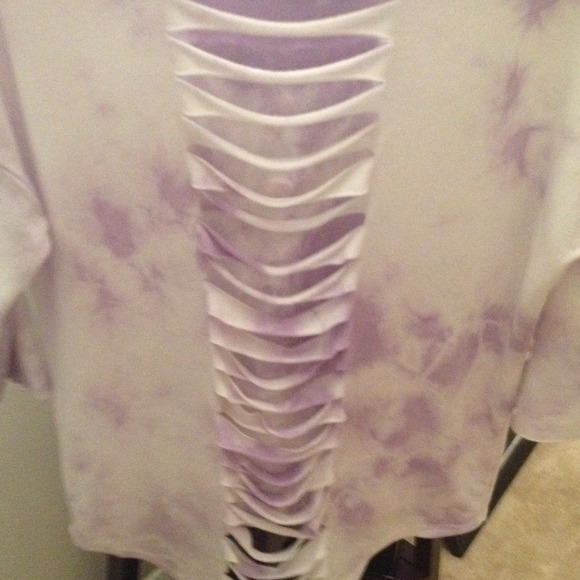 Purple & white skull sweater w/ slits in the back - Picture 3 of 3