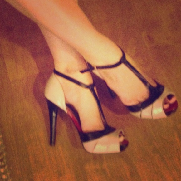 New Guess Pumps