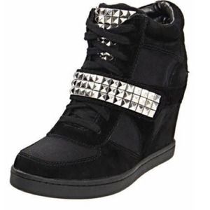 Steve Madden suede wedges 💋