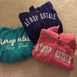 bundle of 3 Aeropostale zip up hoodies!