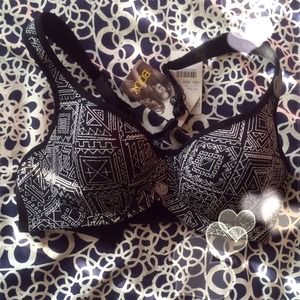 🎉HP!🎉Aztec Print Sports Bra