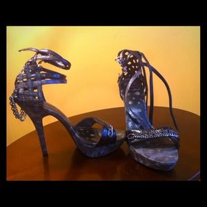 Camo heels can be used as weapons