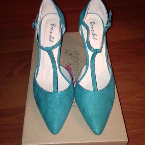 Faux Suede Emerald T-Strap Heels