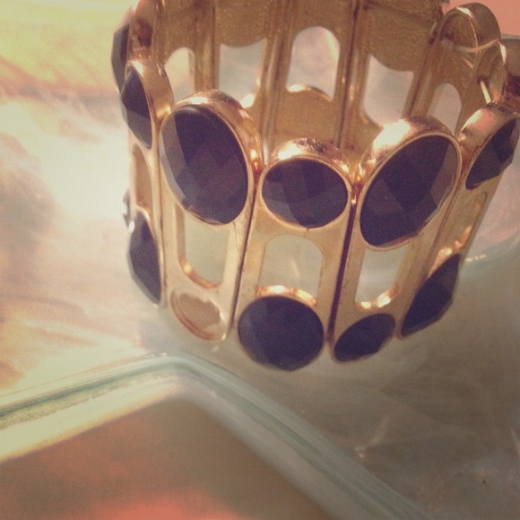 Gold and black bracelet stretchy