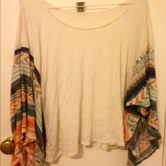 Wing sleeved shirt