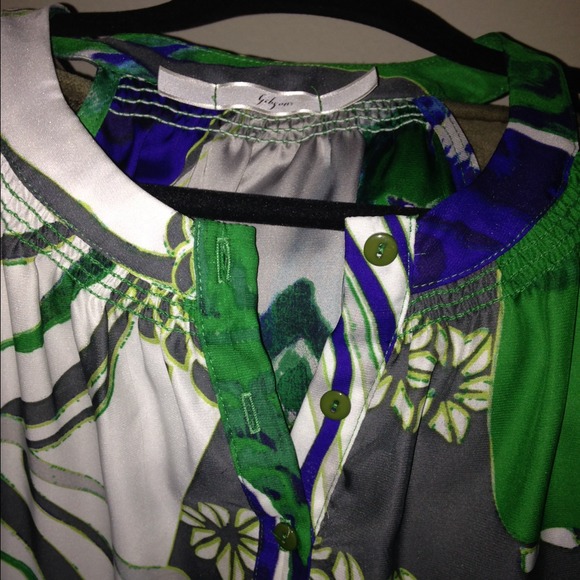 Beautiful Top - Picture 2 of 3