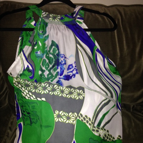 Beautiful Top - Picture 3 of 3