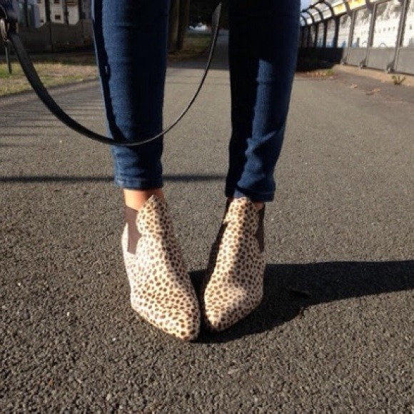 Acne studios Alma leopard pony hair ankle boots - Picture 2 of 4