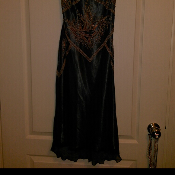 Beautiful eveing gown. Classy and extremely sexy - Picture 2 of 3