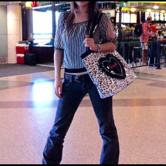 CLEARANCE‼️ArdenB striped chiffon top open shoulde - Picture 2 of 4