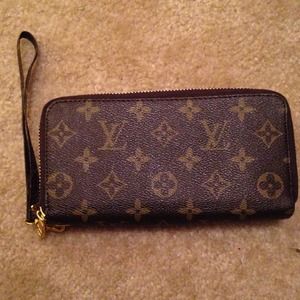 Louis Vuitton Zippy Wallet