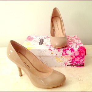 Chinese Laundry Nude Classic Pumps, size 10