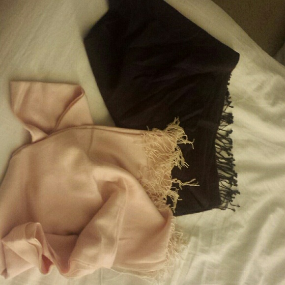 Bundled authentic poshmina's. - Picture 1 of 3